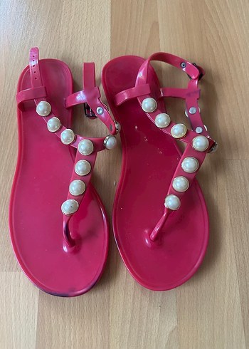Pembe Boncuklu Parlak Kadın Sandalet