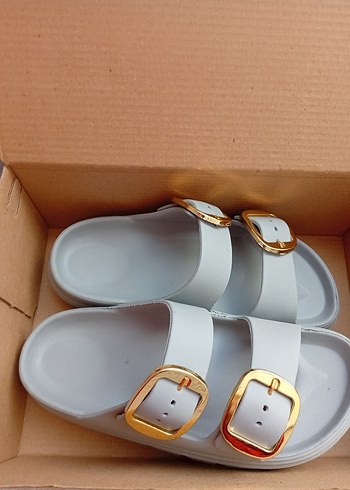 Crocs Gri-Beyaz Tokalı Kadın Terlik Platform Topuklu