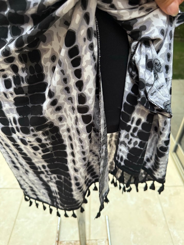 Uzun Bağlamalı Siyah Gri Bağcıklı Pareo - Görsel 3