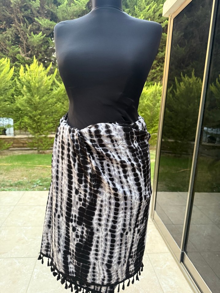 Uzun Bağlamalı Siyah Gri Bağcıklı Pareo - Görsel 2