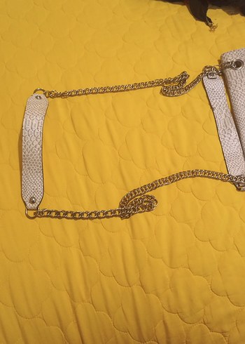 Beyaz Yılan Derisi Desenli Zincirli Kadın Çanta - Görsel 4