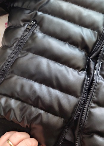 Siyah Kapüşonlu Erkek  Mont - Görsel 7