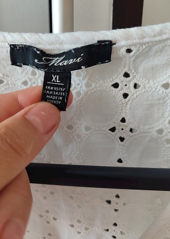 xl Beden beyaz Renk Düğmeli V Yaka Nakışlı Beyaz Bluz