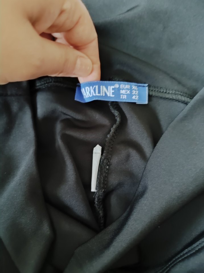 Düz Siyah Mini Spor Şortu - Görsel 4