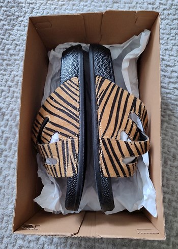 Tokalı Zebra Desenli Kadın Terlik - Görsel 6