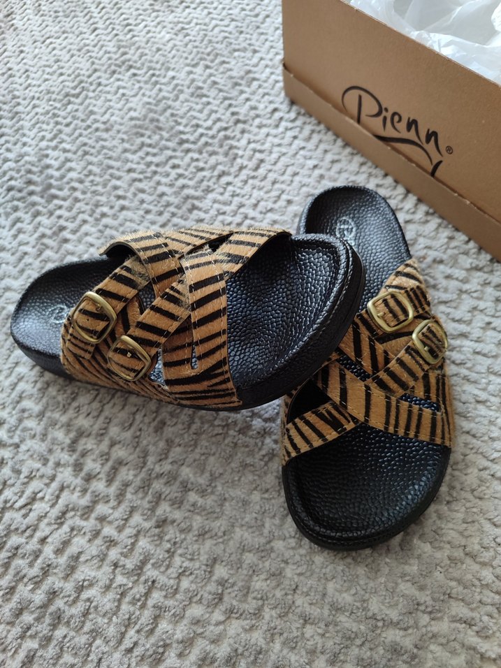 Tokalı Zebra Desenli Kadın Terlik - Görsel 3