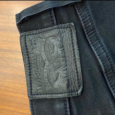 Levi?s siyah dar pantolon
