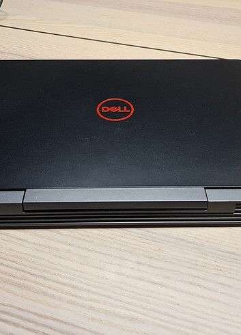 Dell laptop kalitesi i7HQ ,1050TI ekran kartı düz serilerle kari