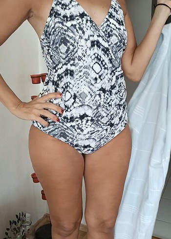 Şık Desenli Mayo  Metal Logo Detaylı - Görsel 9