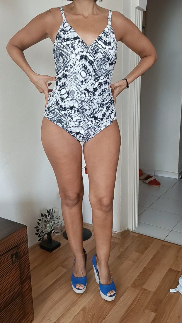 Şık Desenli Mayo  Metal Logo Detaylı - Görsel 3