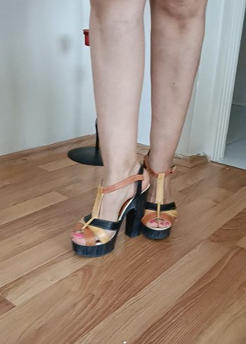 Parlak Bej Platform Topuklu Kadın Ayakkabı - Görsel 5