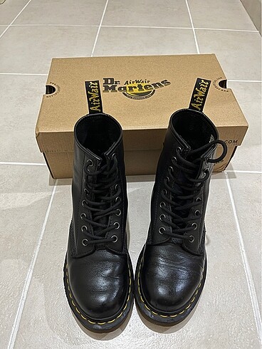 Dr. Martens Kadın Siyah Bot