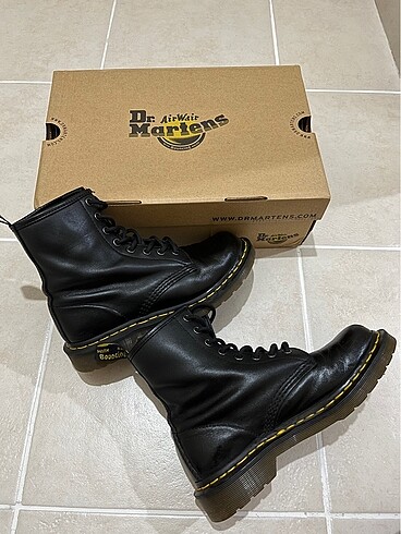 37 Beden Dr. Martens Kadın Siyah Bot