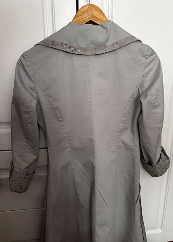 Düğmeli Gri Nakışlı Kadın Trençkot - Görsel 5