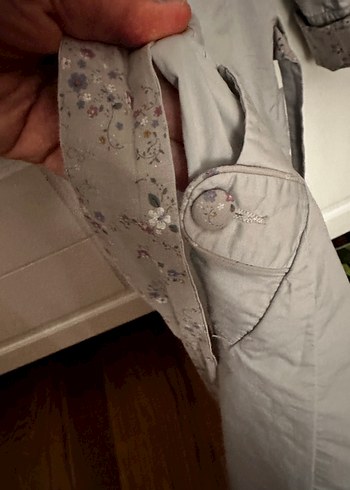 Düğmeli Gri Nakışlı Kadın Trençkot - Görsel 4