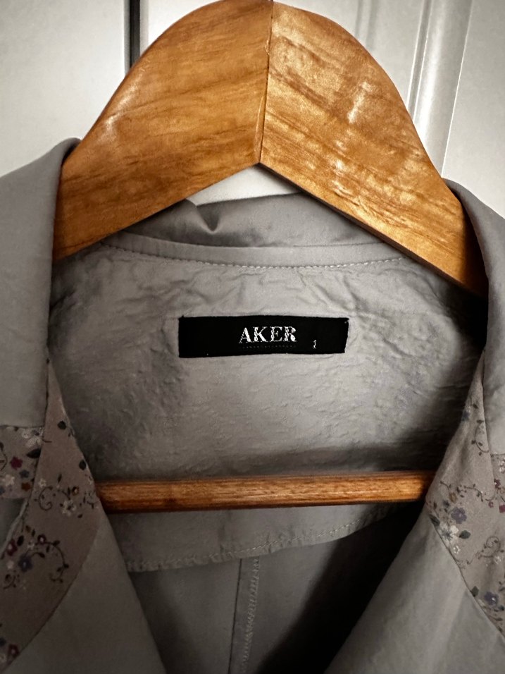 Düğmeli Gri Nakışlı Kadın Trençkot - Görsel 2