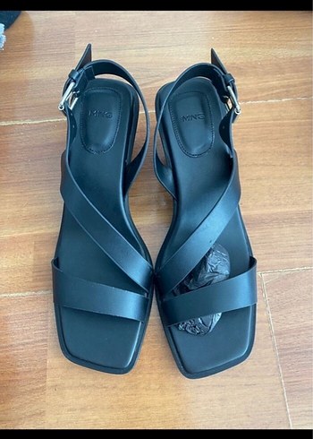 Mango MNG Collection Siyah Tokalı Blok Topuklu Kadın Sandalet