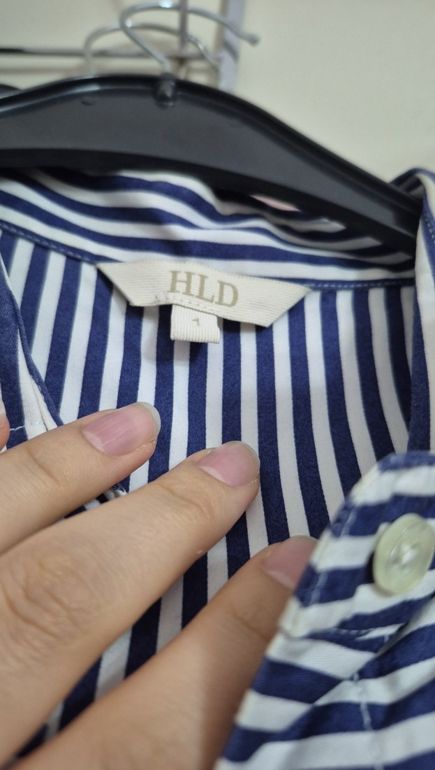 Uzun Kollu Düğmeli Çizgili Kadın Gömlek - Görsel 2