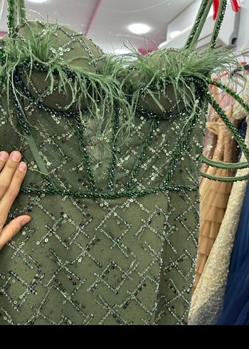 Yeşil İşlemeli Uzun Askılı Abiye Elbise - Görsel 5