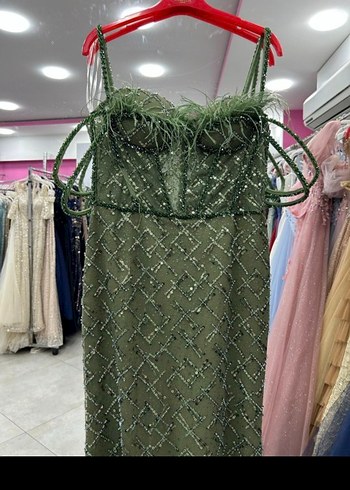 Yeşil İşlemeli Uzun Askılı Abiye Elbise - Görsel 2