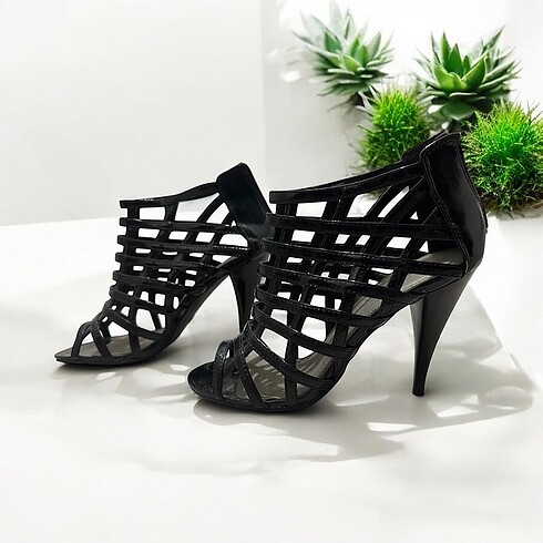 Fileli deri stiletto