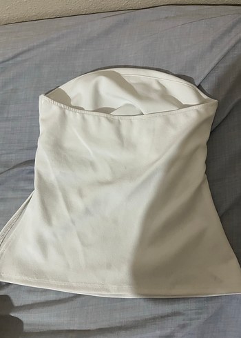 Beyaz Yan Dekolte Detaylı Straplez Crop - Görsel 3