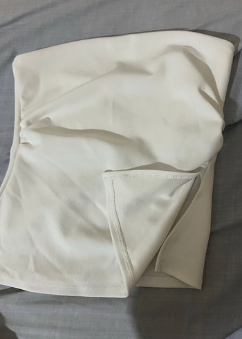 Beyaz Yan Dekolte Detaylı Straplez Crop - Görsel 2