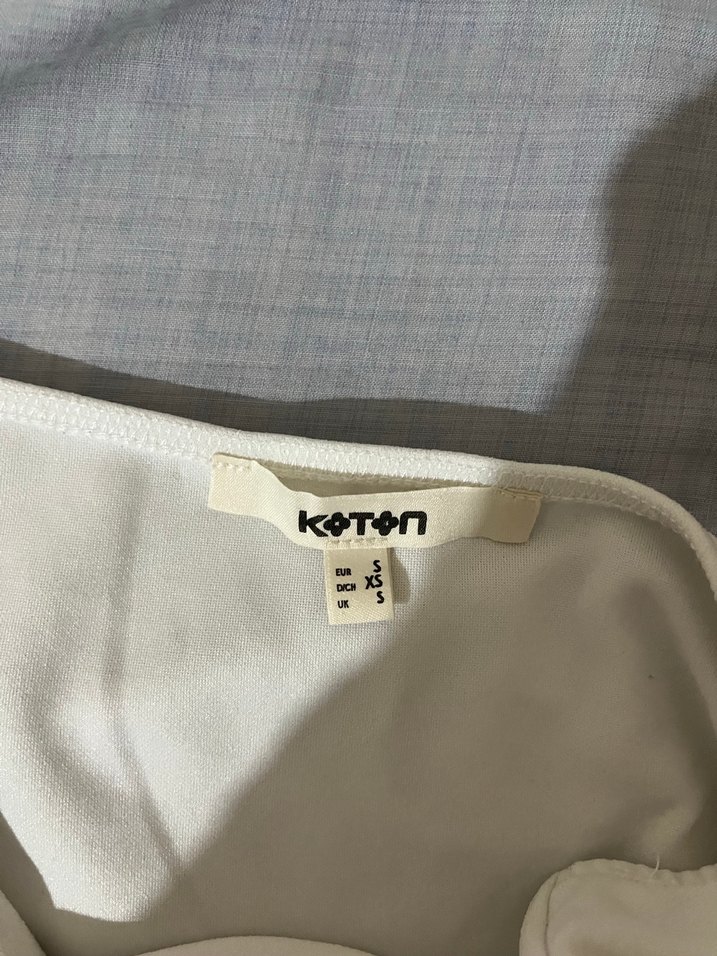 Beyaz Yan Dekolte Detaylı Straplez Crop - Görsel 4