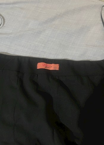 QUZU Düğmeli Siyah Straplez Crop - Görsel 2