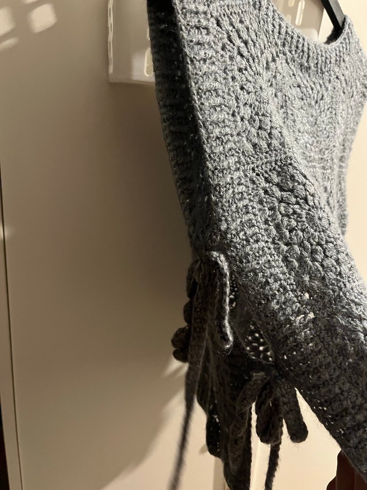 El Örgüsü Gri Crop Yandan Bağlamalı Süveter - Görsel 3