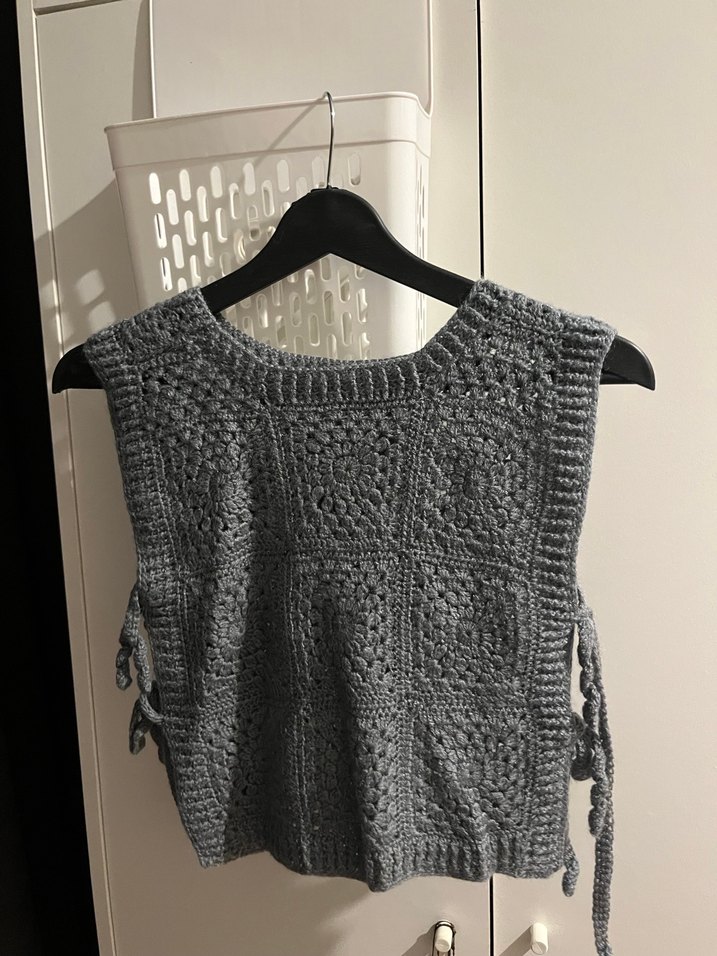 El Örgüsü Gri Crop Yandan Bağlamalı Süveter - Görsel 4