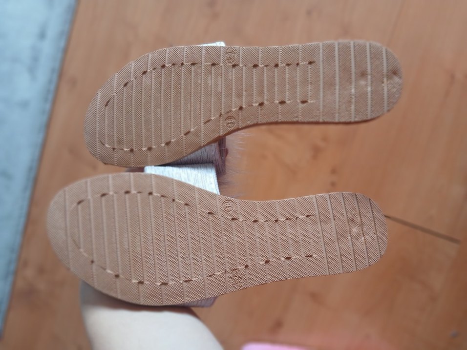 Gri Tüylü Şık Kadın Terlik - Görsel 4