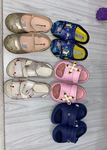 LC Waikiki Kız Çocuk Çok Renkli Cırt Cırtlı Terlikler