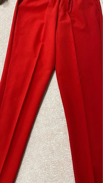 Kırmızı kumaş pantolon