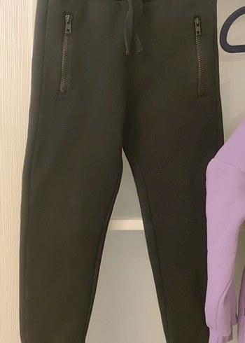 Mor Kapüşonlu Baskılı Sweatshirt ve Siyah Fermuarlı Eşofman - Görsel 3