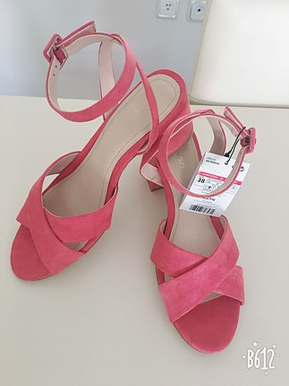 PEMBE AYAKKABI