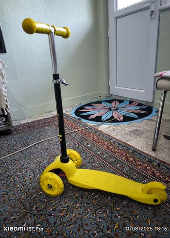 Rookie marka Sarı Renkli Çocuk Scooterı