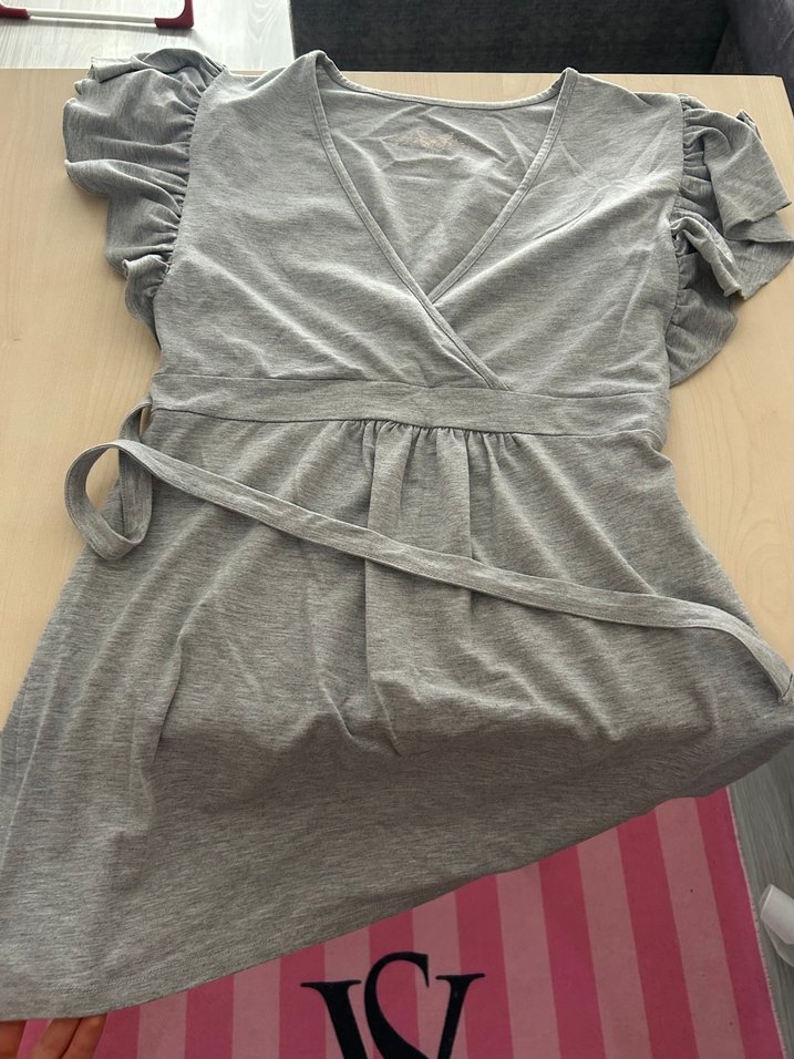 Gri V Yaka Kısa Kollu Elbise - Görsel 2