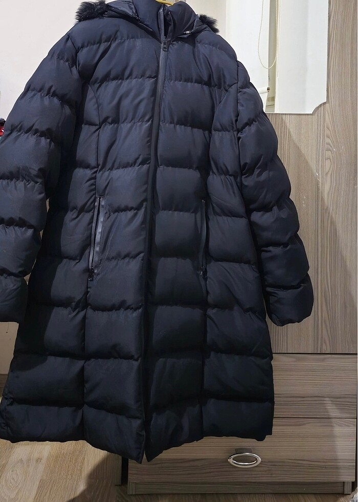 Siyah şişme mont - Görsel 2