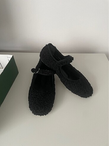 Peluş siyah babet ayakkabı