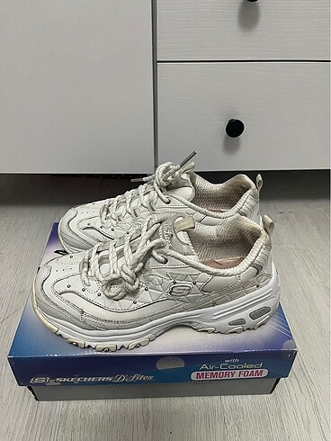 37 Beden beyaz Renk Skechers D?LITES