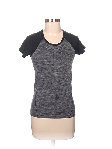 H&M T-shirt %70 İndirimli.