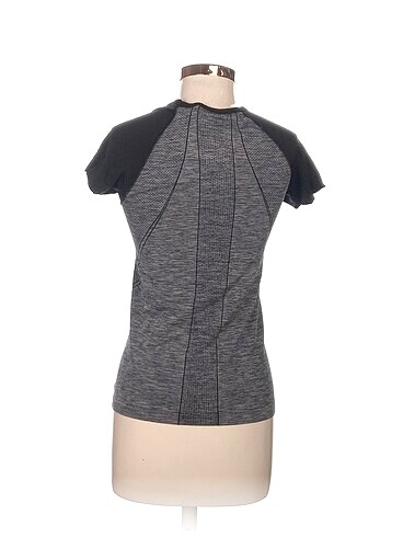 s Beden H&M T-shirt %70 İndirimli.