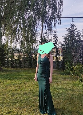 Trendyol & Milla Zümrüt yeşili volan detaylı abiye elbise 