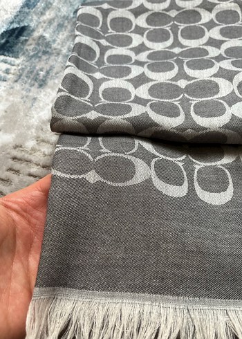 Coach Gri Örgü Kadın Şal - Görsel 2