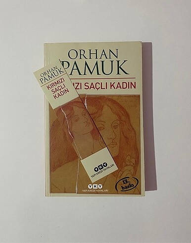 Kırmızı saçlı kadın kitap