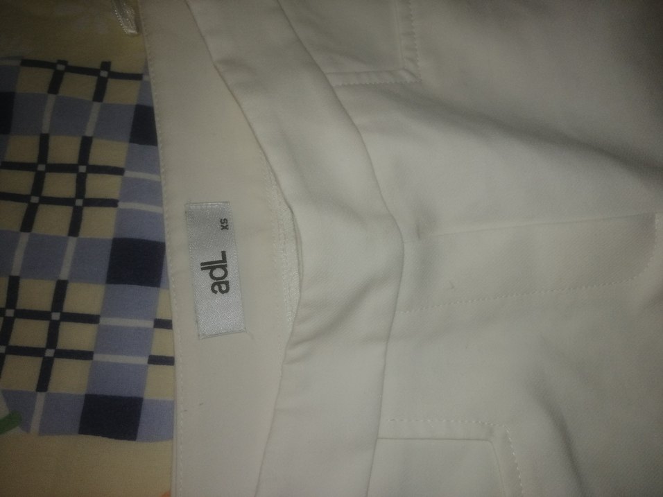 SATILDI!! Beyaz Kadın Pilili Kumaş Pantolon - Görsel 3