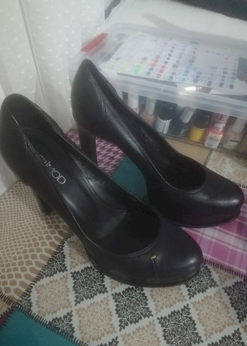 Klasik Siyah Tokalı Topuklu Kadın Ayakkabı - Görsel 3