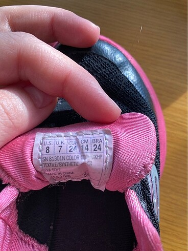 24 Beden Skechers çocuk ayakkabı