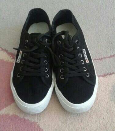 Siyah superga
